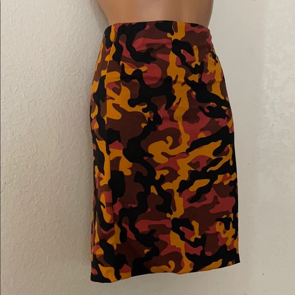Super Soft & Stretch Camo Skirt - Picture 4 of 6